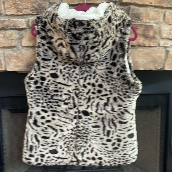 Black and white reversible vest with hood and front pockets. Size Large. - Picture 3 of 8